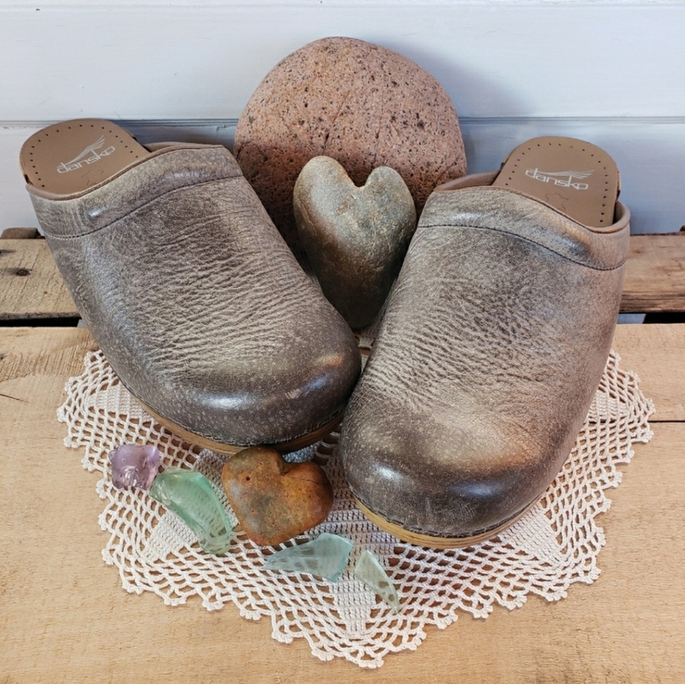 Greige Dansko Pro Sonja Open Back Clog Mules Burnished Distressed Honey Cottage♡